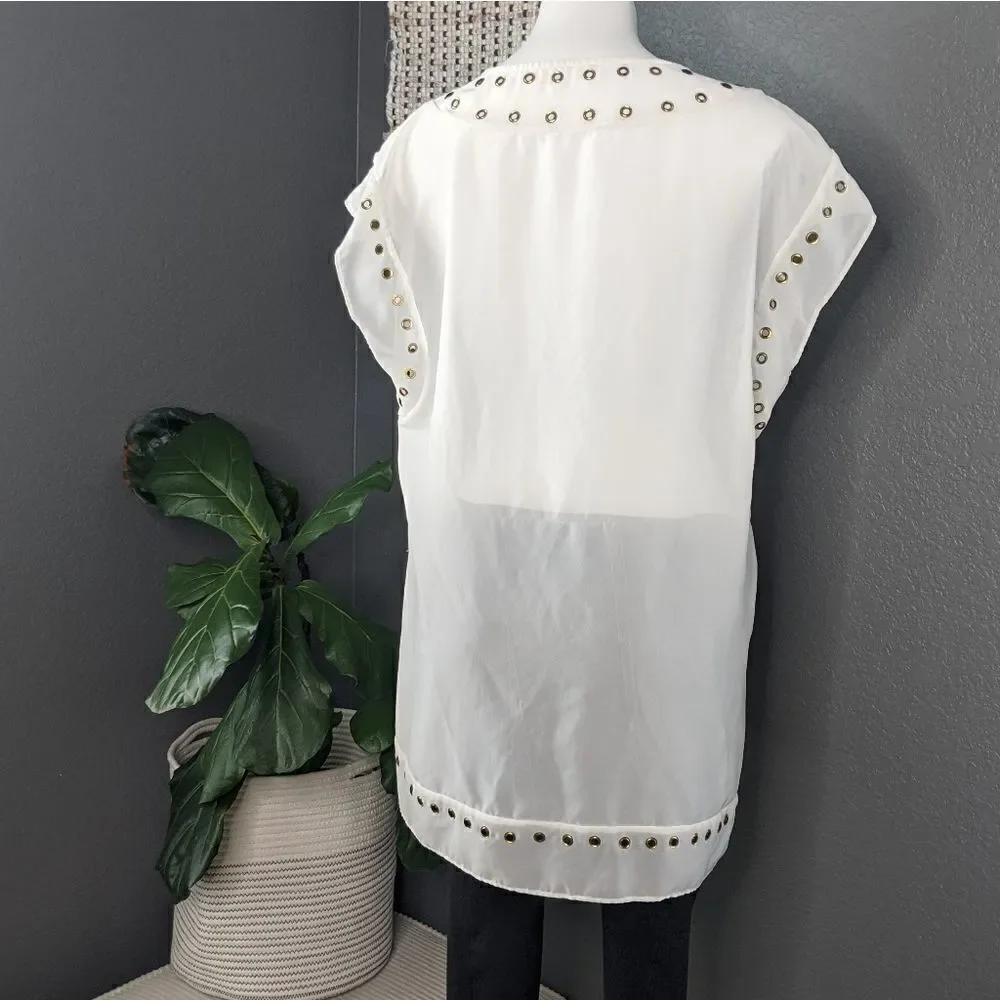 Long white tunic with Rivets